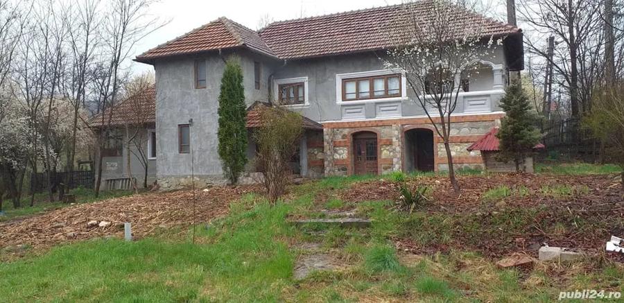 Casă cu Teren 1366 Mp în Central