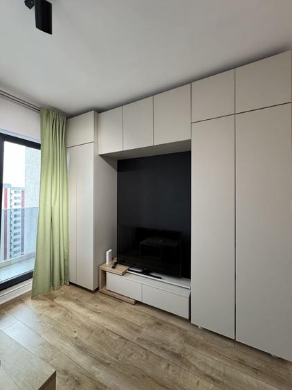Apartament cu 2 camere semidecomandat, mobilat în Regie