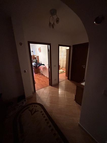 Apartament cu 3 camere decomandat în Ciritei
