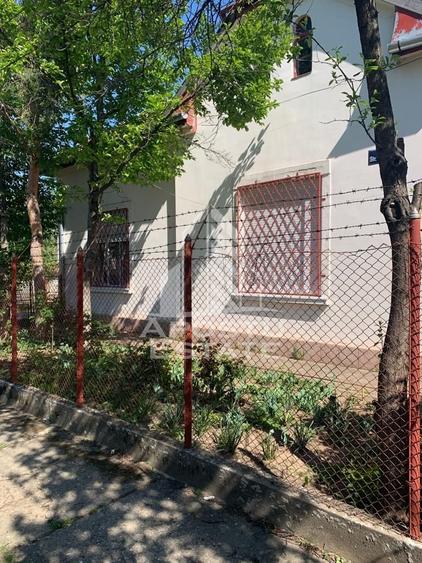 Casă individuală cu 3 camere cu Canalizare în Olimpia-Stadion