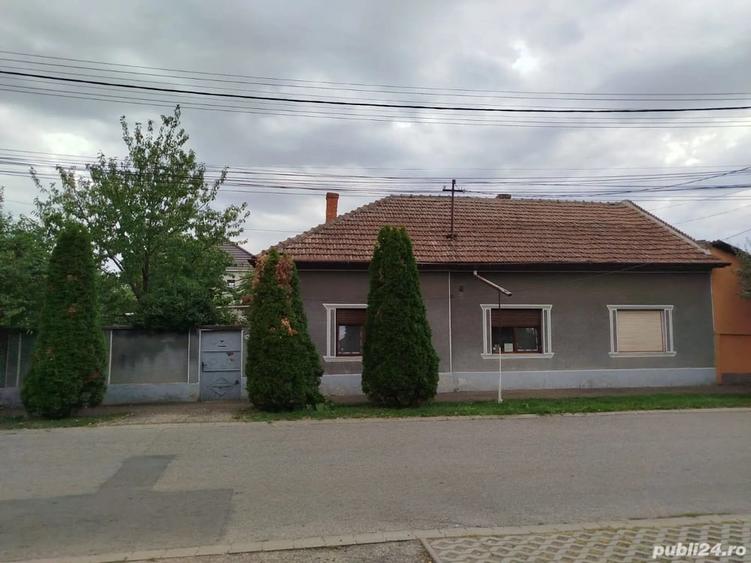 Casă cu 4 camere cu Teren 720 Mp în Central