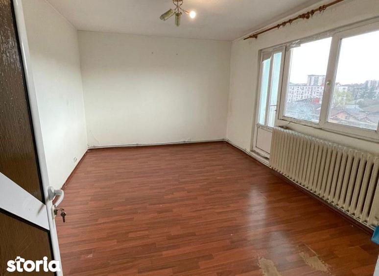 Apartament cu 3 camere în Podu Roș