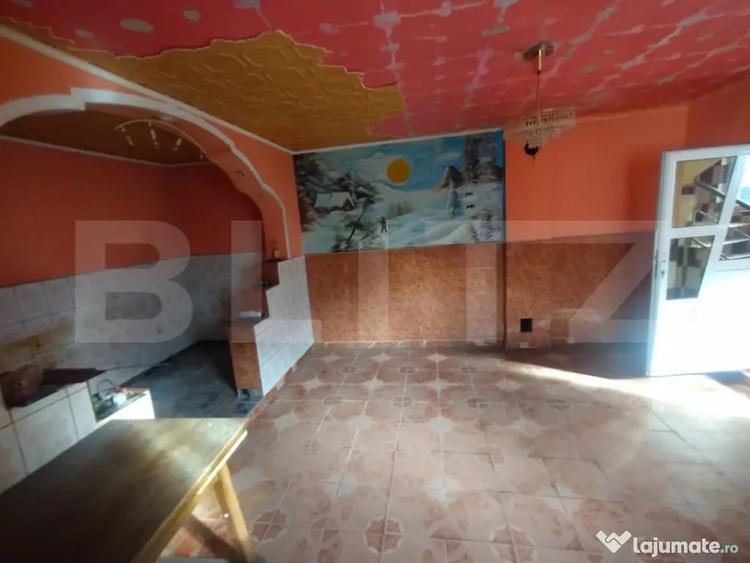 Casă cu 5 camere cu Teren 1000 Mp în Central