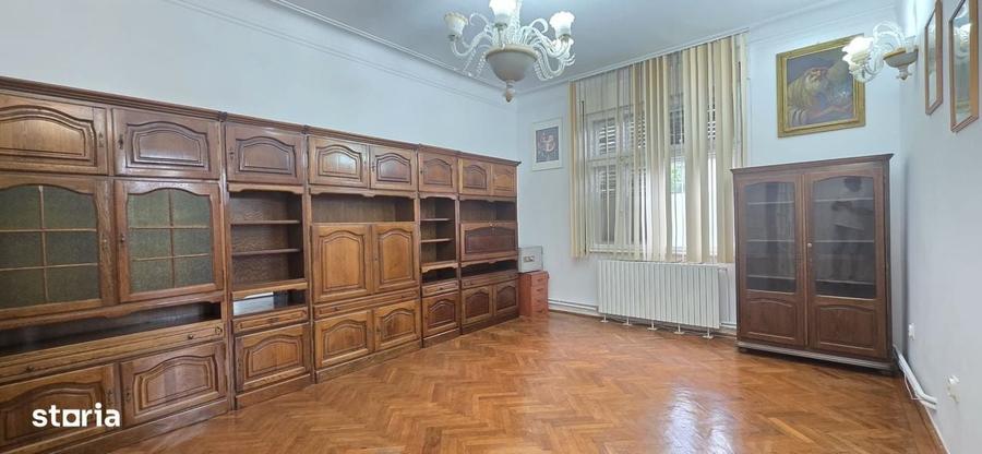 Casă cu 4 camere în Far