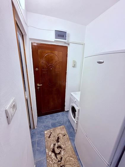 Garsonieră decomandată în Girocului