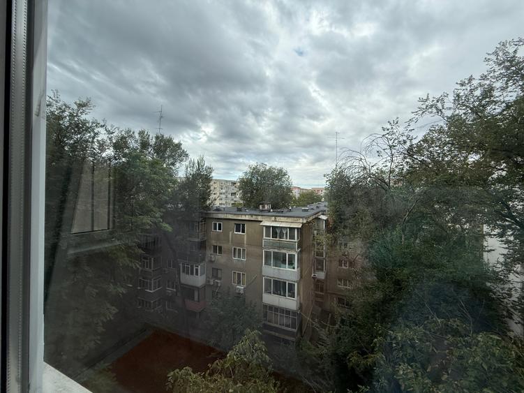 Apartament cu 3 camere în Crângași