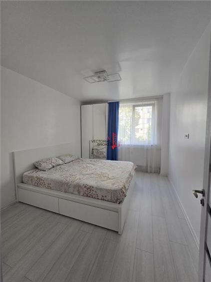 Apartament cu 3 camere semidecomandat în Obor