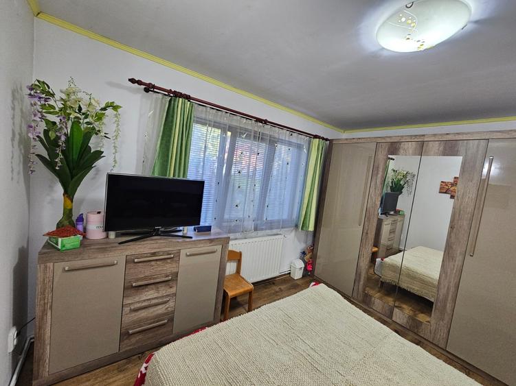 Casă individuală cu 5 camere cu Garaj în Sud