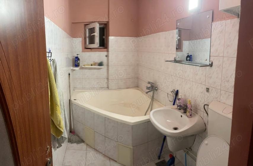 Apartament cu 4 camere decomandat în Păcurari