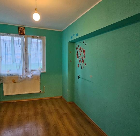 Apartament cu 4 camere decomandat în Micro 18