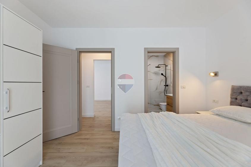 Apartament cu 3 camere semidecomandat, mobilat în UTA