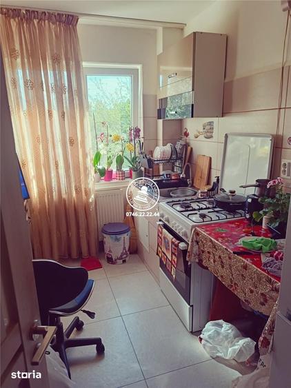Apartament 3 camere de vanzare, model decomandat - Podul de Piatra - 3