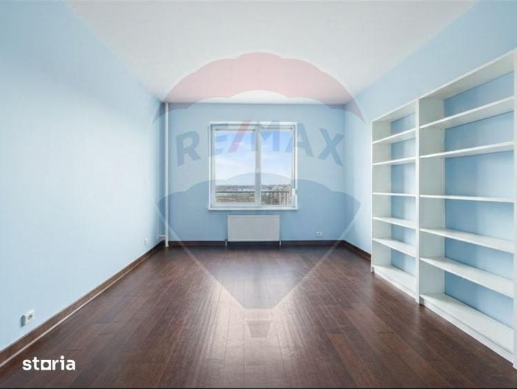 Apartament cu 4 camere decomandat în Văcăresti
