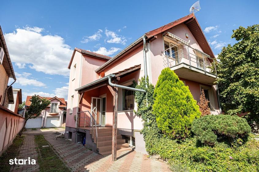 Casă cu 6 camere decomandat cu Teren 500 Mp în Central