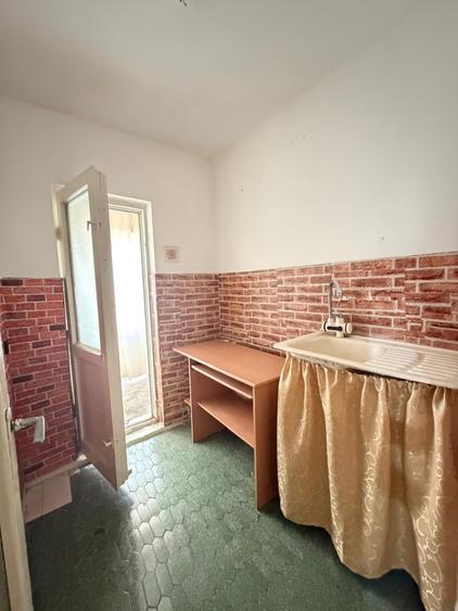 Garsonieră decomandată în