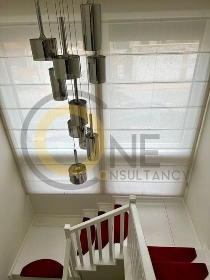 Casă individuală cu 7 camere cu Canalizare în Ostratu