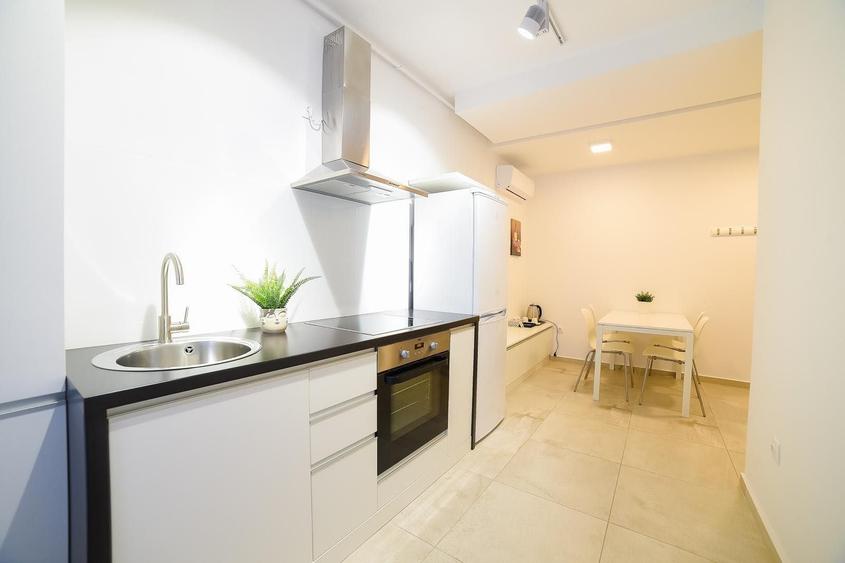 Inchiriere Apartament zona Coresi 6 - 2
