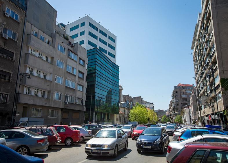 Birou, de 7,000 mp, în Universitate