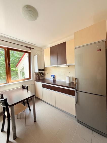 Apartament cu 4 camere decomandat în Lacul Morii