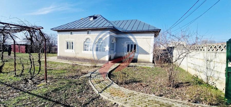 Casă cu 3 camere cu Teren 7952 Mp în Brădești