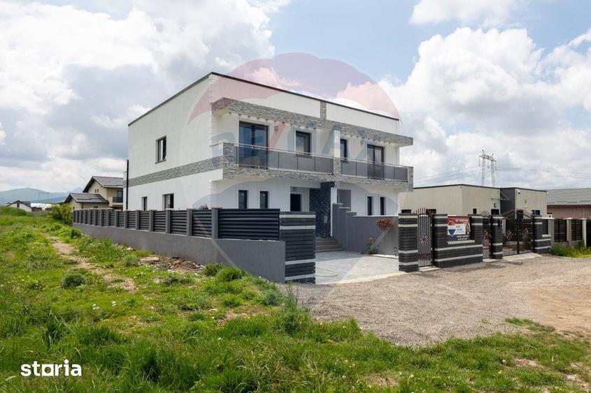 Casă cu 4 camere cu Teren 250 Mp în Tărlungeni