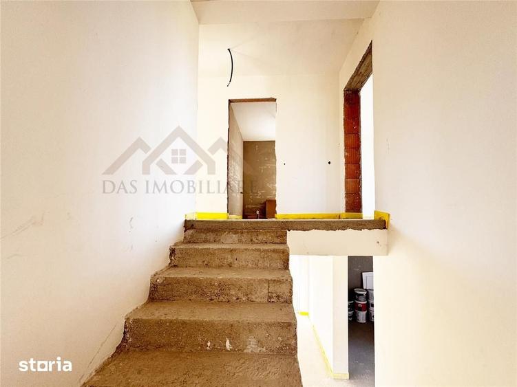 Casă cu 6 camere cu Teren 460 Mp în Recea