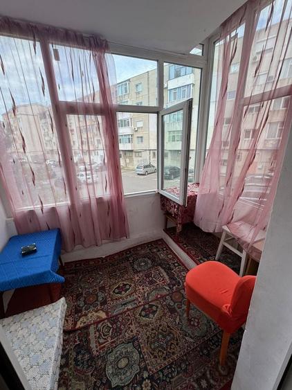 Garsonieră decomandată, mobilată în Far