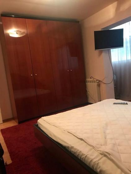 Apartament cu 3 camere decomandat, mobilat în Central