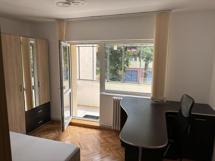 Apartament cu 4 camere decomandat în Zorilor