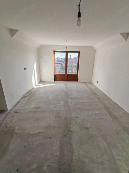 Casă cu 5 camere cu Teren 1644 Mp în Văcărești