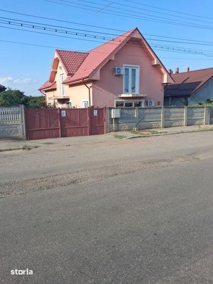Casă cu 4 camere cu Teren 174 Mp în Central