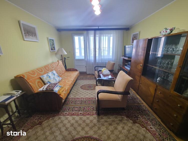 Apartament cu 3 camere semidecomandat în Central