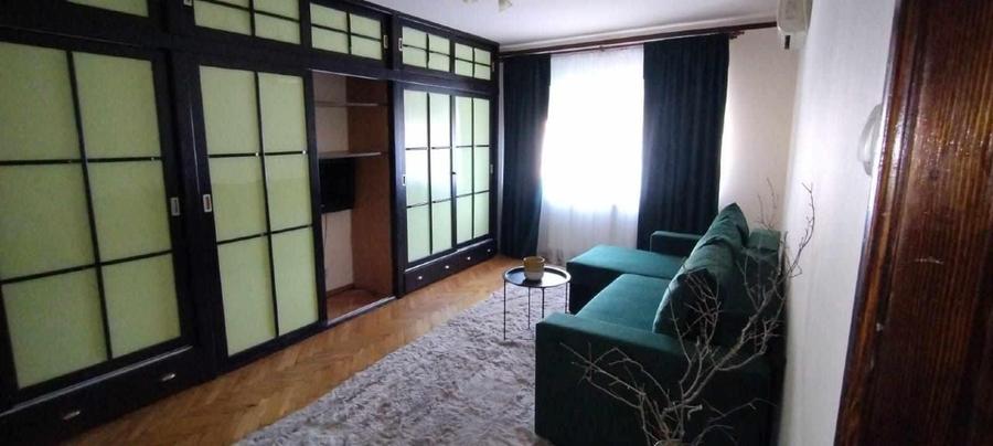 Apartament cu 2 camere decomandat, mobilat în Piața Centrală