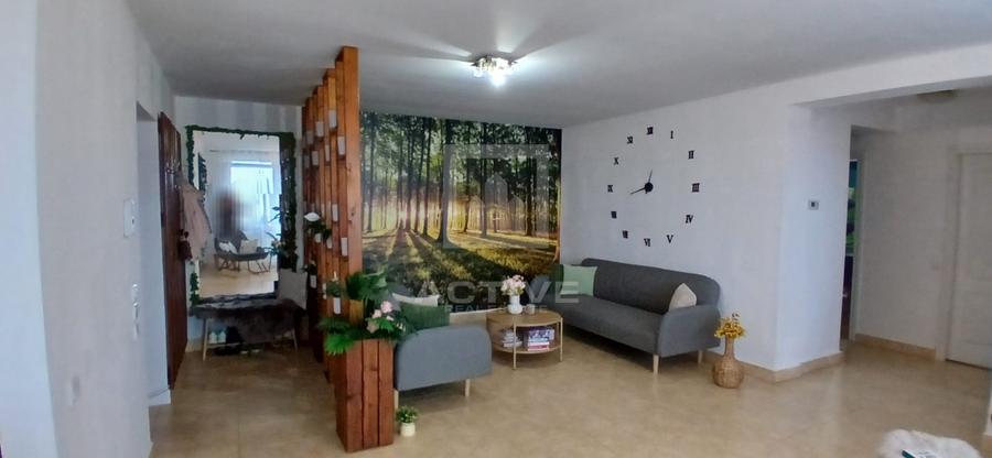 Apartament cu 3 camere semidecomandat, mobilat în Andrei Mureșanu