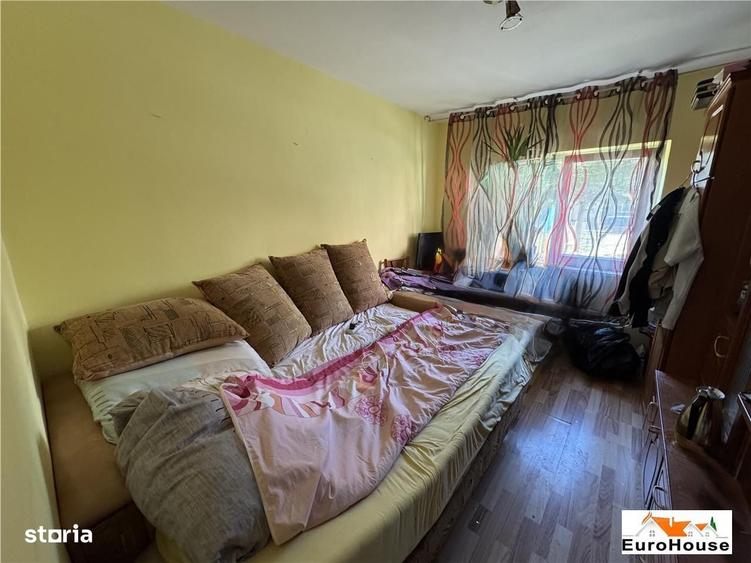 Apartament cu 3 camere decomandat în Ampoi 3