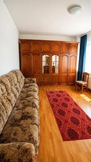 Casă individuală cu 6 camere cu Garaj în Tractorul