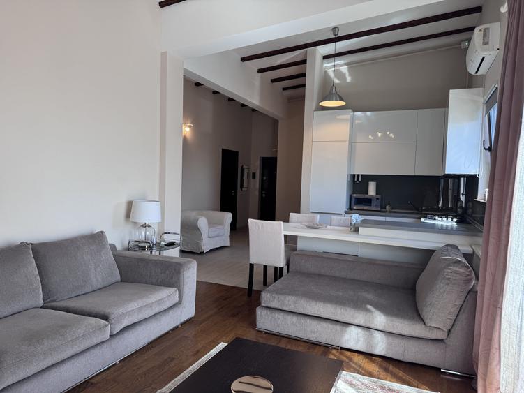 Apartament cu 3 camere semidecomandat în Europa