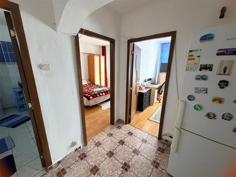 Apartament cu 3 camere decomandat, mobilat în Dacia