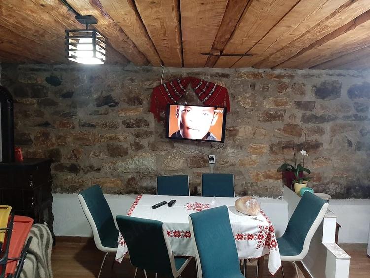 Casă cu 2 camere cu Teren 600 Mp în Sohodol