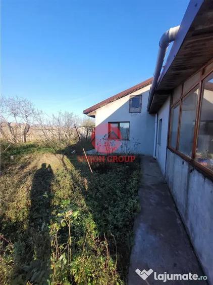Casă cu 4 camere cu Teren 2500 Mp în Lazu