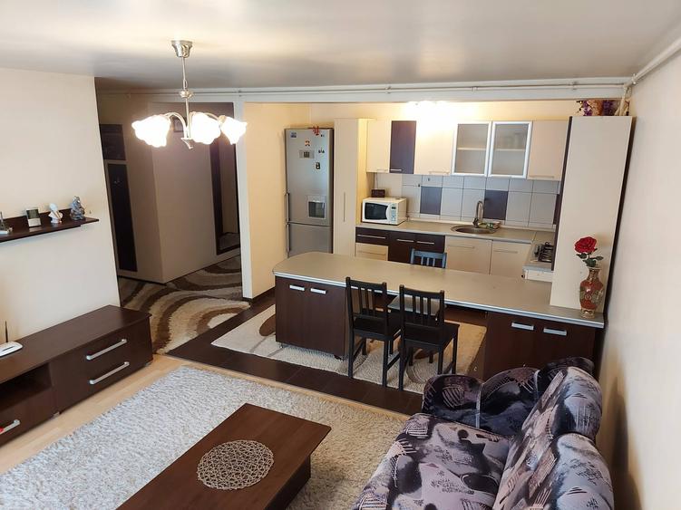 Apartament cu 3 camere semidecomandat în Florești