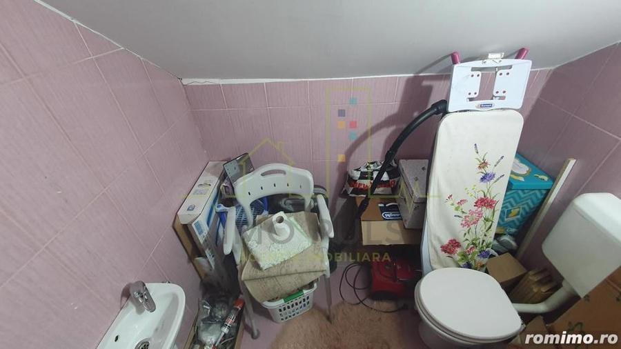 Apartament cu 4 camere semidecomandat în Girocului