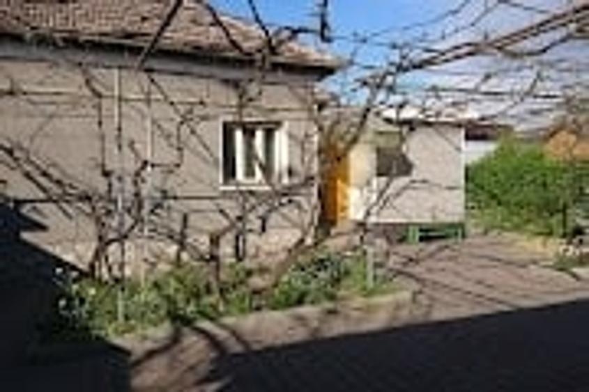 Casă cu 5 camere cu Teren 2800 Mp în Central