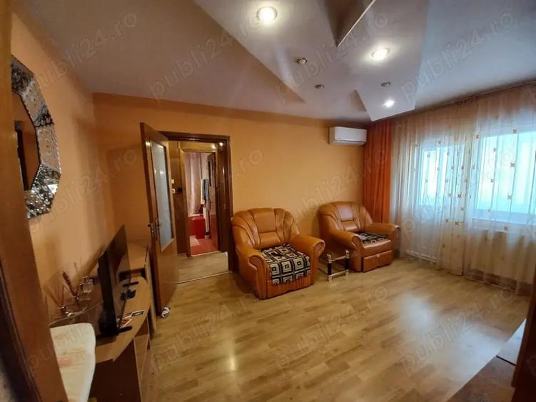 Apartament cu 3 camere semidecomandat în Orizont