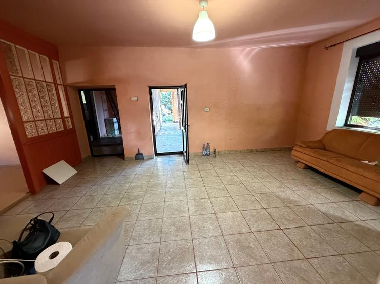 Casă individuală cu 3 camere cu Canalizare în Petrești