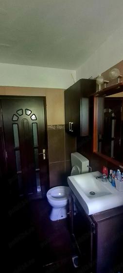 Apartament cu 2 camere nedecomandat în Km 4