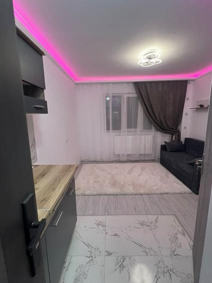Garsonieră decomandată în Central