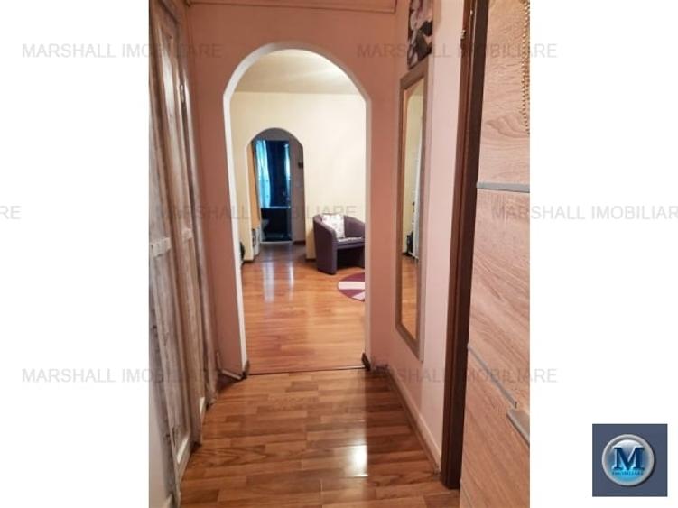 Apartament cu 3 camere semidecomandat în Cina