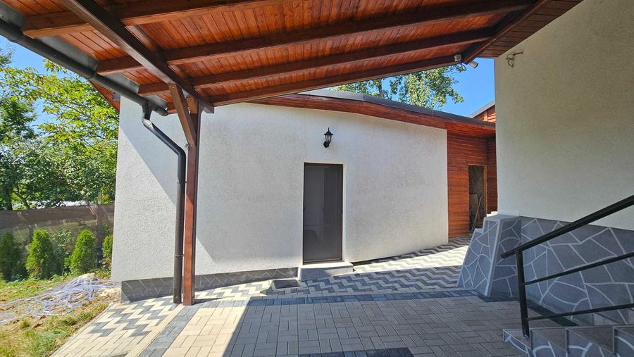 Casă cu 4 camere în Dumbrava