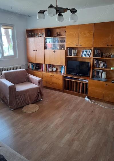 Apartament cu 3 camere decomandat în Iosia